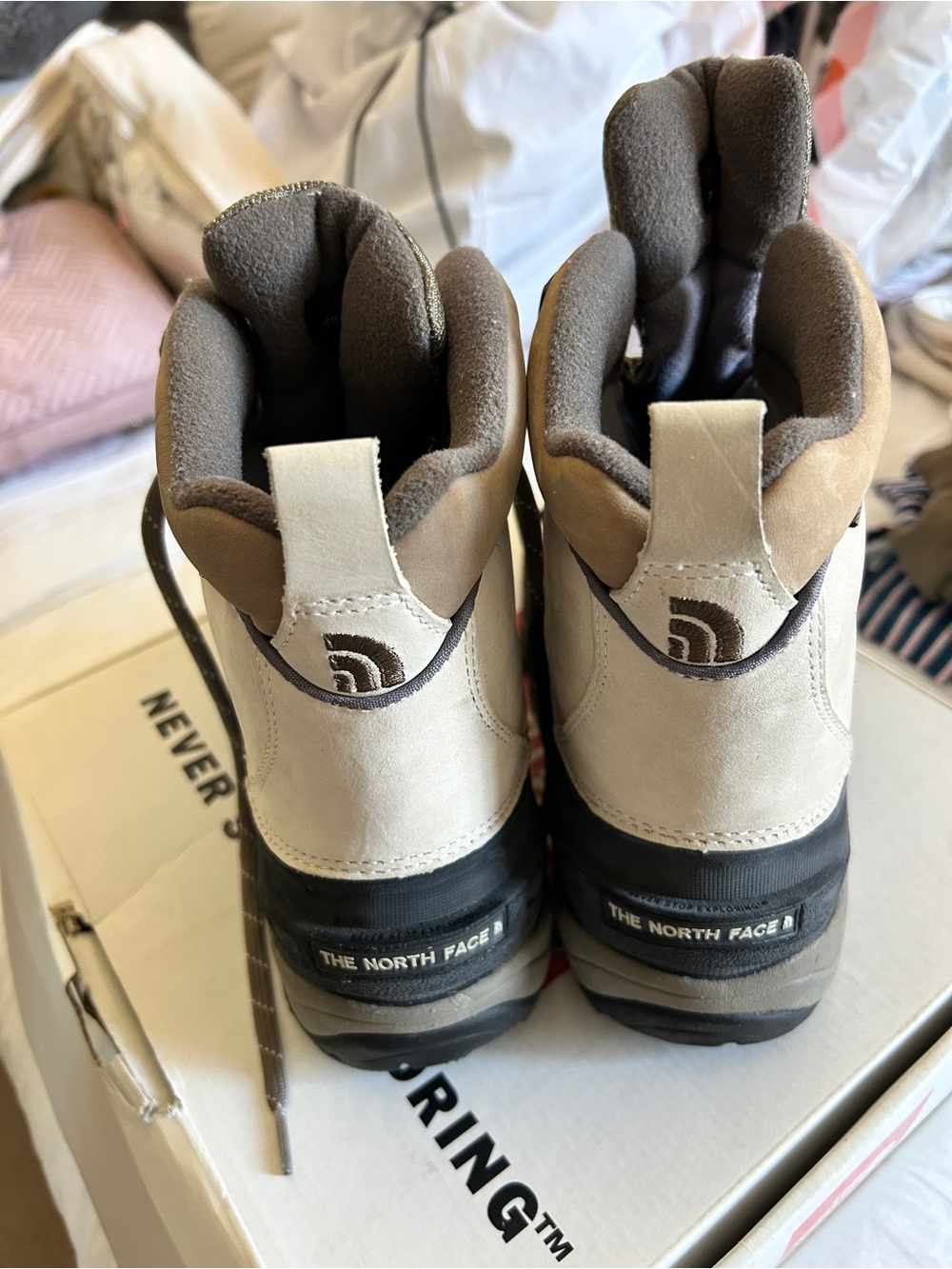 The North Face | Woman’s Chilkats Moonlight Ivory/Amethyst Hiking Boots Size 10 - Picture 6 of 7
